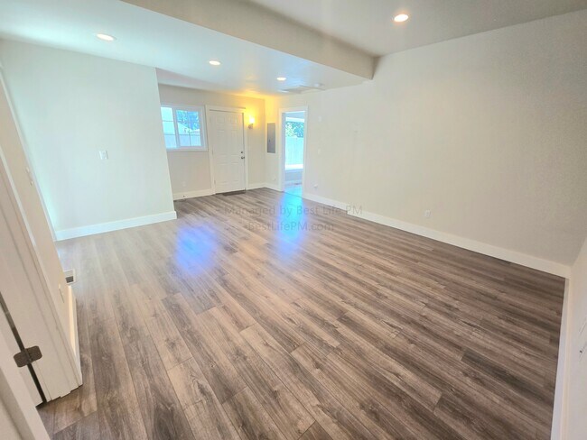 Building Photo - 114 SE 218th Ave