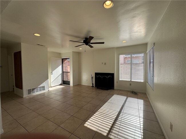 Building Photo - 4631 Oceanside Dr