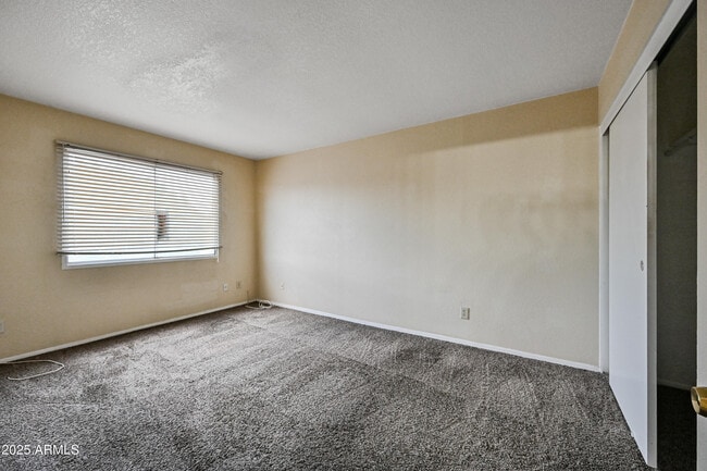 Building Photo - 5406 W Sheena Dr