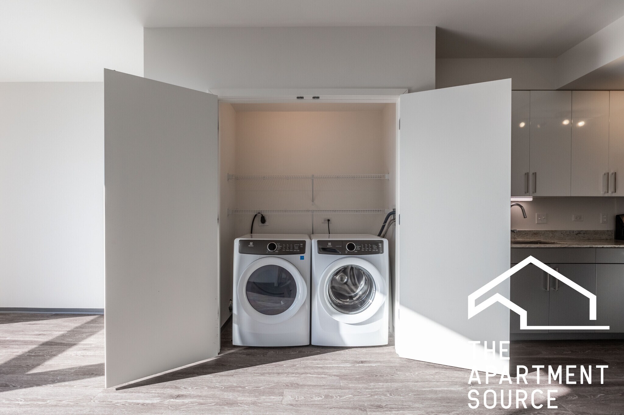 Building Photo - 2340 N California Ave