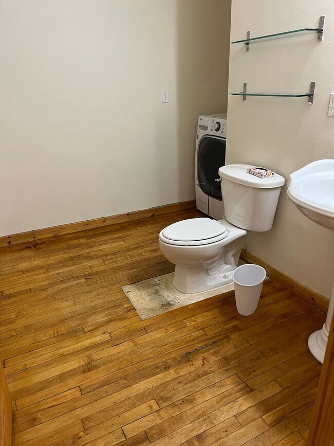 Building Photo - 325 Lafayette St