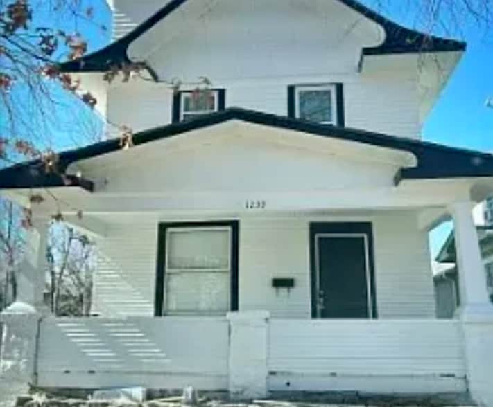 Primary Photo - 1239 SW Garfield Ave