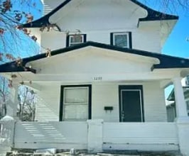 Building Photo - 1239 SW Garfield Ave