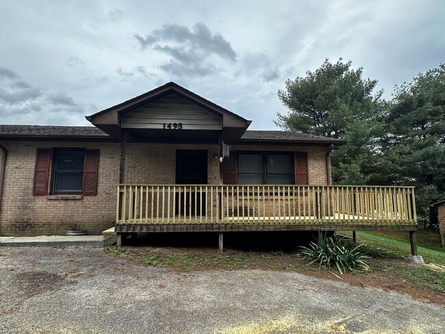 Building Photo - Fully Updated Duplex in Blacksburg
