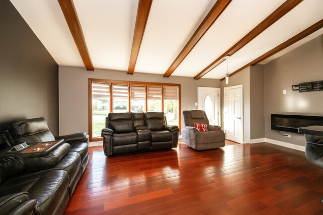 Building Photo - 8909 S 85th Ct