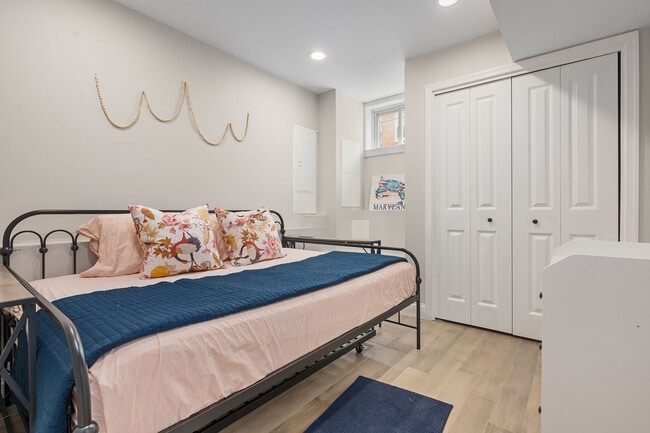 Building Photo - Bright & Immaculate 2 Bed · 3 Bath
