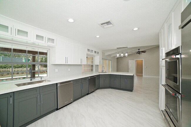 Building Photo - 6943 Giralda Cir