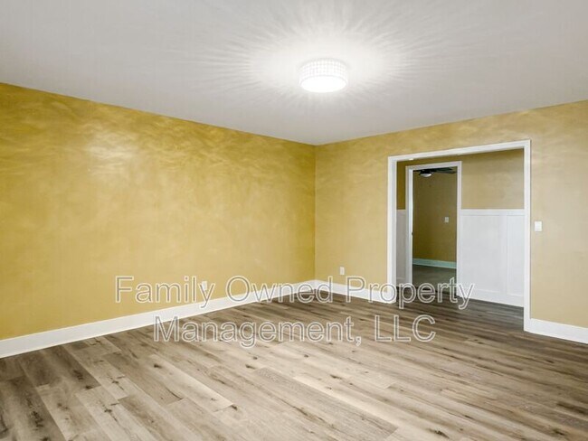 Building Photo - 23 Shadowmoss Pkwy