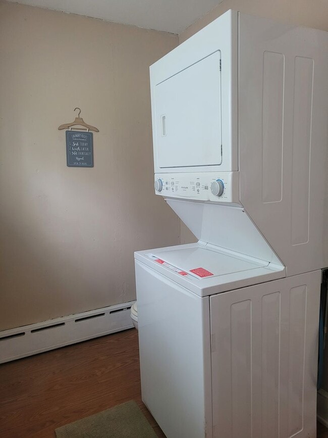 Building Photo - 206 Roxbury Rd