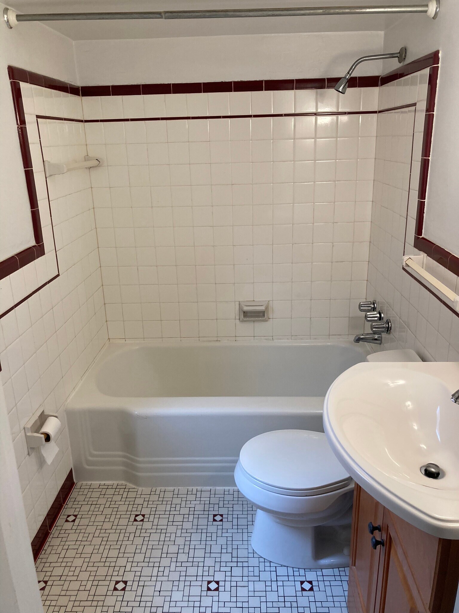 Building Photo - 709 Vallevista Ave