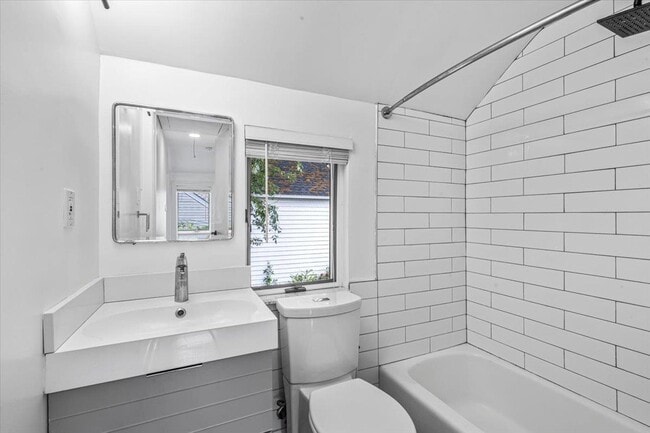 Building Photo - 46 Marino Ave