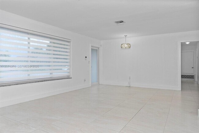Building Photo - 6304 SW 93rd Pl