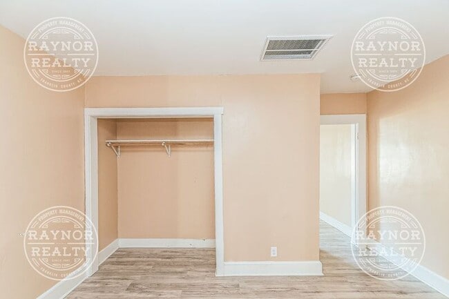 Building Photo - 641 Kenwood Ave