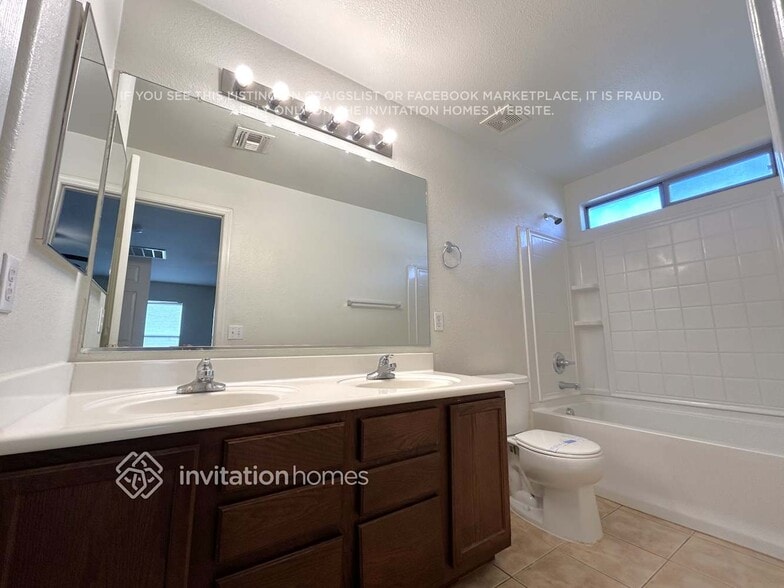 Building Photo - 6446 W Valencia Dr