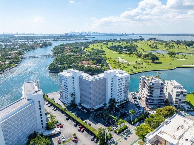 Building Photo - 9102 W Bay Harbor Dr