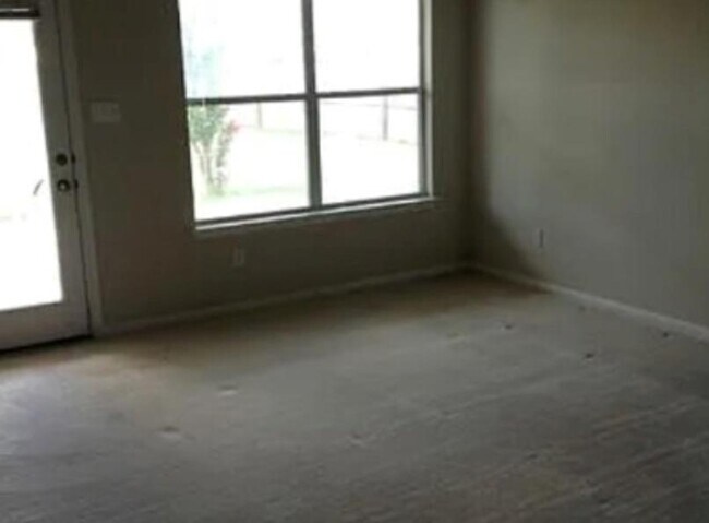 Building Photo - 811 Shadow Creek Blvd