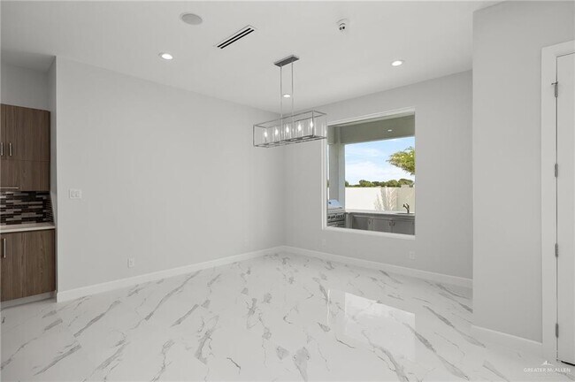 Building Photo - 2416 Thames Dr