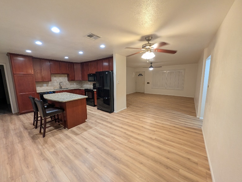 Building Photo - 7314 E Sheridan St