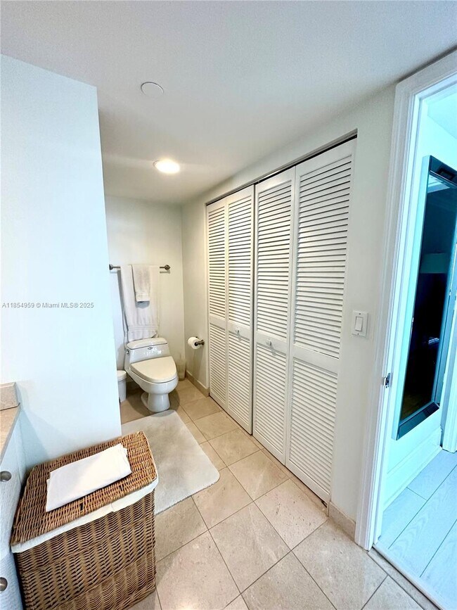Building Photo - 16500 Collins Ave