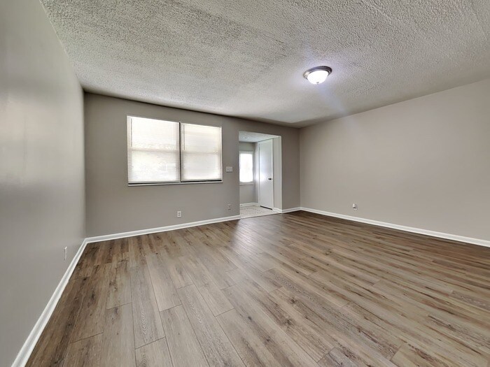 Building Photo - 2511 Green Oak Dr