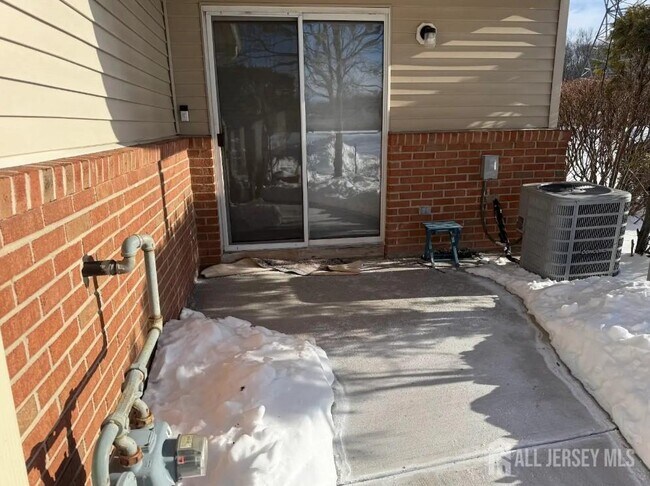 Building Photo - 942 Thomas Ave