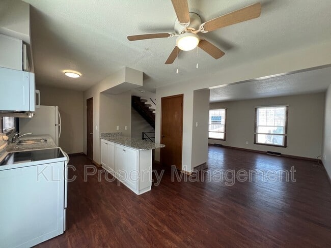 Building Photo - 6650 Holcomb Cir