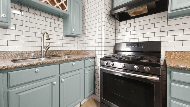 Building Photo - Rambler with Adult Family Home Certification – 3 Bed, 1 Bath + Additional Living Spaces