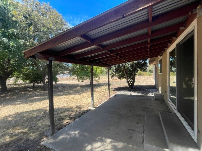 Building Photo - 17695 Laurel Rd
