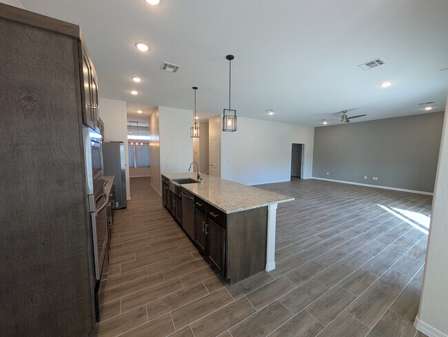 Building Photo - 517 La Entrada Cir