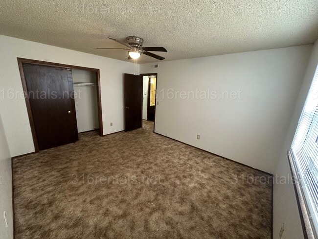 Building Photo - $750 - 2 bed 1 bath - Second floor Apartment