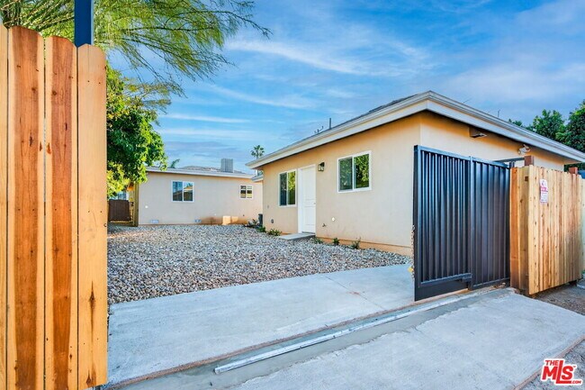 Building Photo - 17623 Burbank Blvd