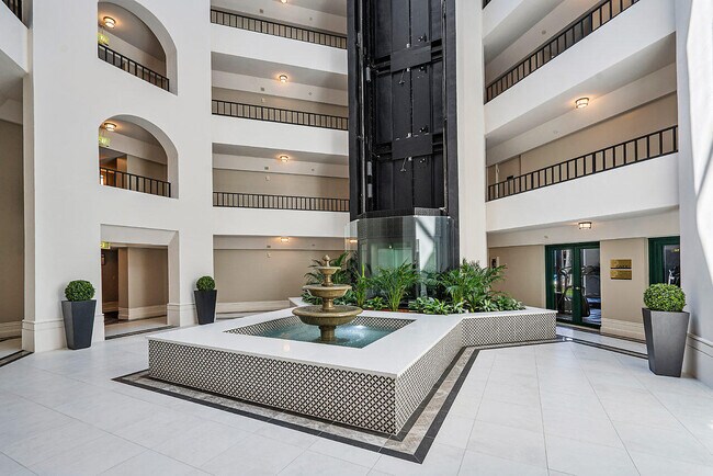 Building Photo - 120 SE 5th Ave