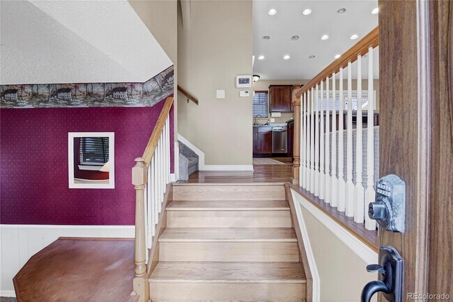 Building Photo - 2990 Roche Dr S