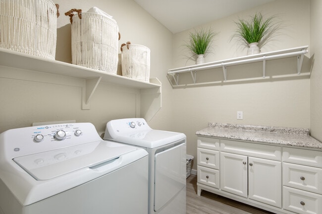 Building Photo - 737 E Beauchamp Dr