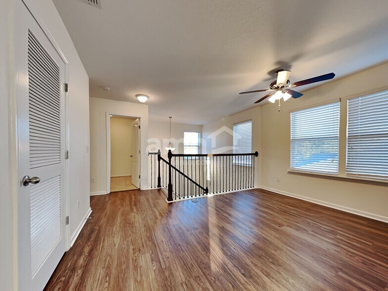 Building Photo - 917 Glendale Ln