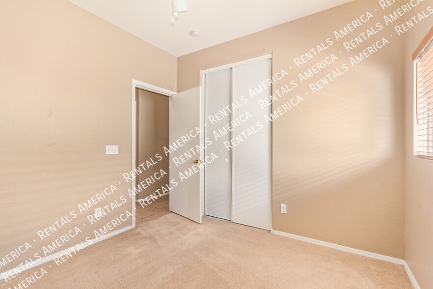 Building Photo - 664 W Silver Reef Ct