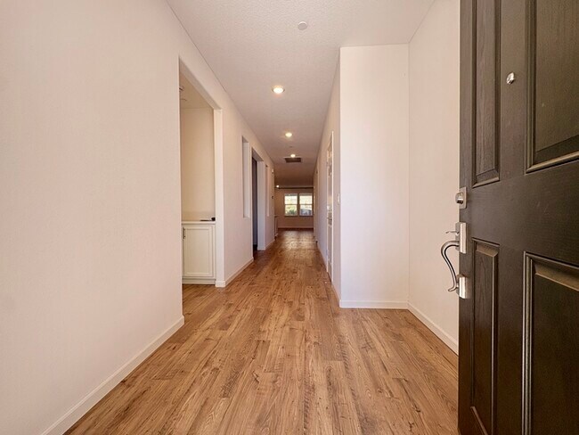 Building Photo - Beautiful Solar Home For Rent in Lincoln