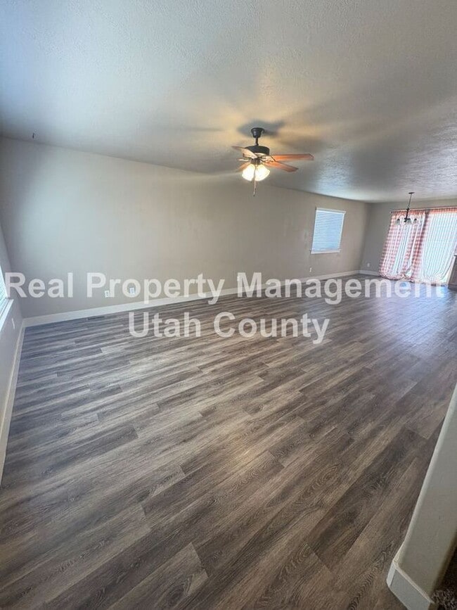 Building Photo - 2083 N Raspberry Dr