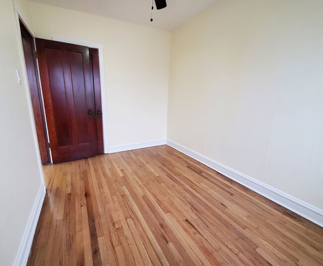 Building Photo - 3056 W Irving Park Rd