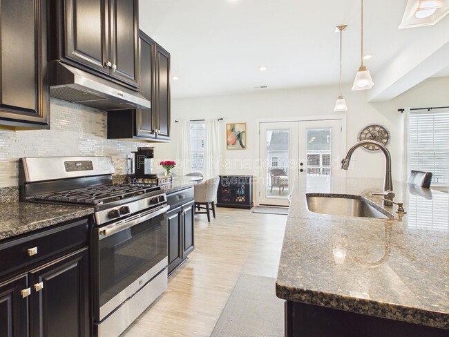 Building Photo - 555 Oliver Wy