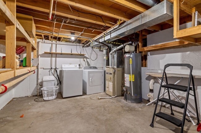 Building Photo - 3704 Meadowbrook Dr