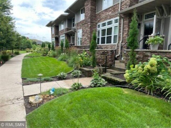 Primary Photo - 10740 Town Square Dr NE