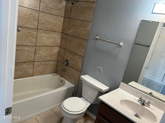 Building Photo - 609 Desierto Bonito St