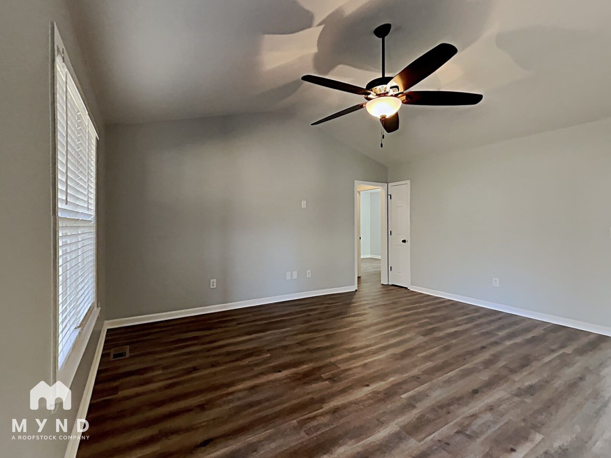 Building Photo - 560 Sunray Dr