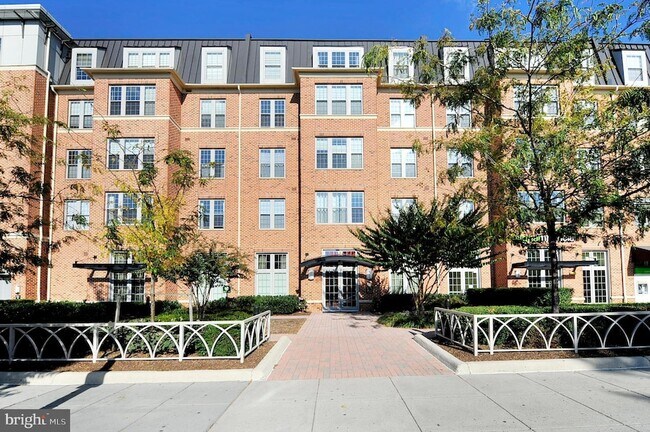 Building Photo - 1391 Pennsylvania Ave. SE