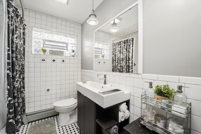 Building Photo - 69 E Quincy-2