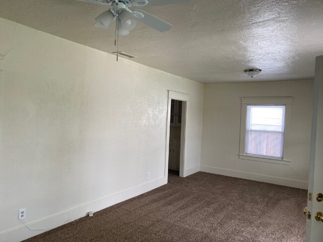 Building Photo - Charming 2-Bedroom, 1-Bath Home with Modern Updates on a Spacious Lot