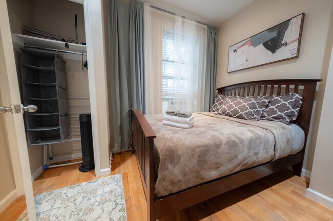 Building Photo - 5 W 101st St