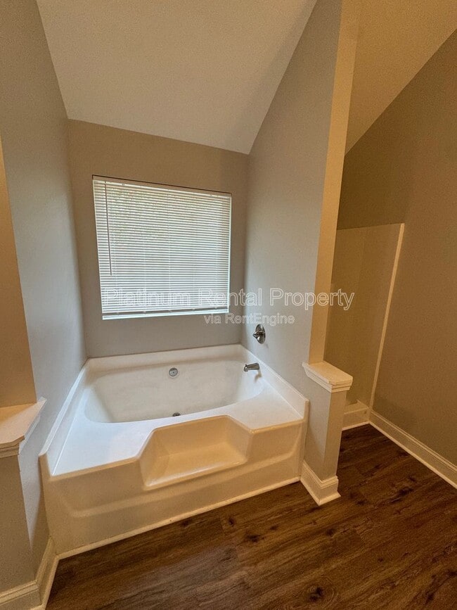 Building Photo - 2793 Oakvale Falls Dr