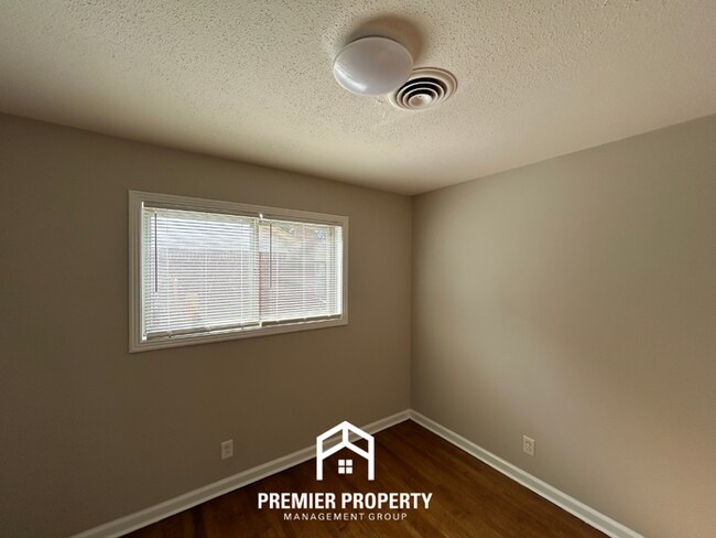 Building Photo - Charming 3BR Southaven Home | Brick Fireplace, 2-Car Garage & Fenced Yard